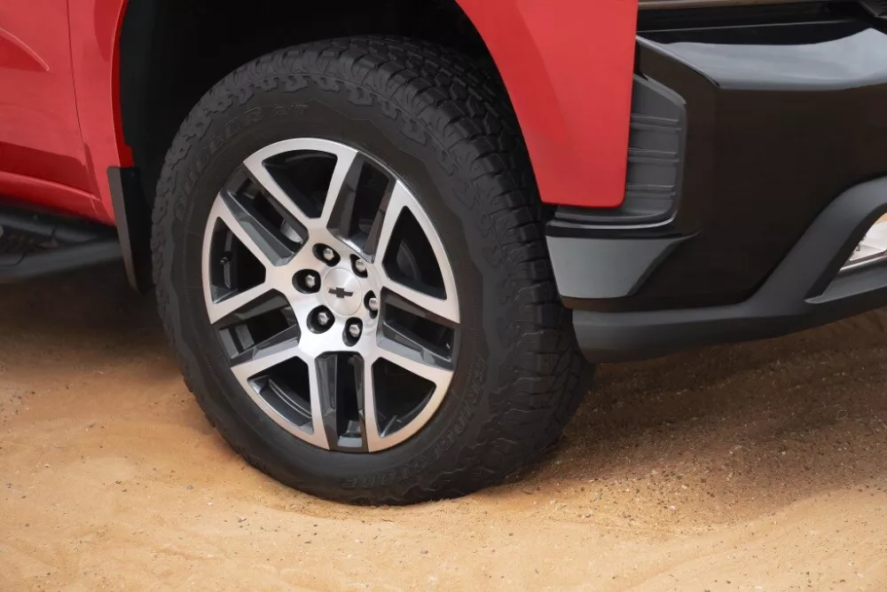 Автомобиль Chevrolet Silverado IV (T1XX) Пикап Одинарная кабина Regular
