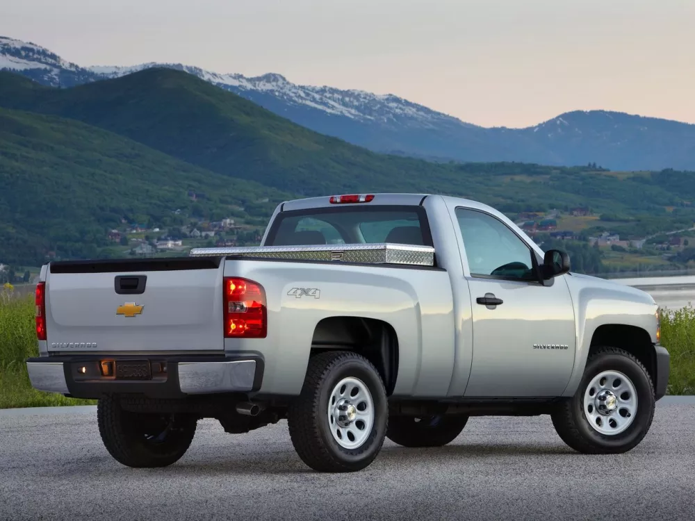 Автомобиль Chevrolet Silverado II (GMT900) Пикап Одинарная кабина