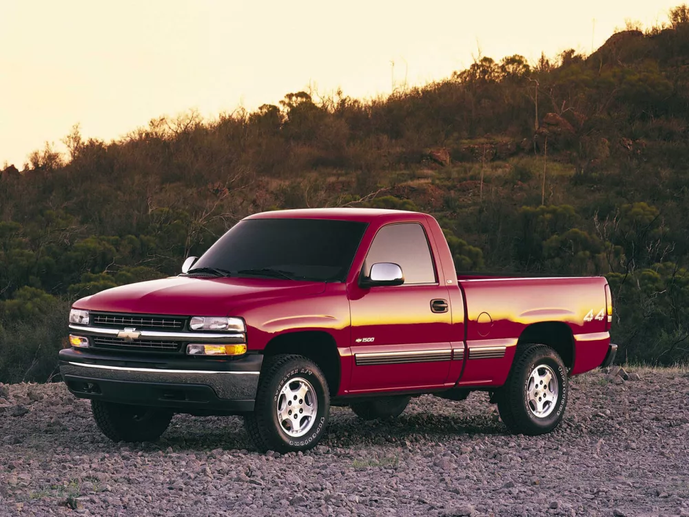 Автомобиль Chevrolet Silverado I (GMT800) Пикап Одинарная кабина Regular Cab