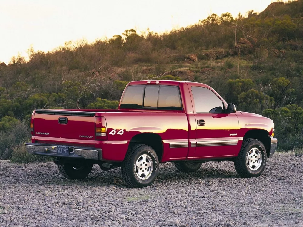 Автомобиль Chevrolet Silverado I (GMT800) Пикап Одинарная кабина Regular Cab