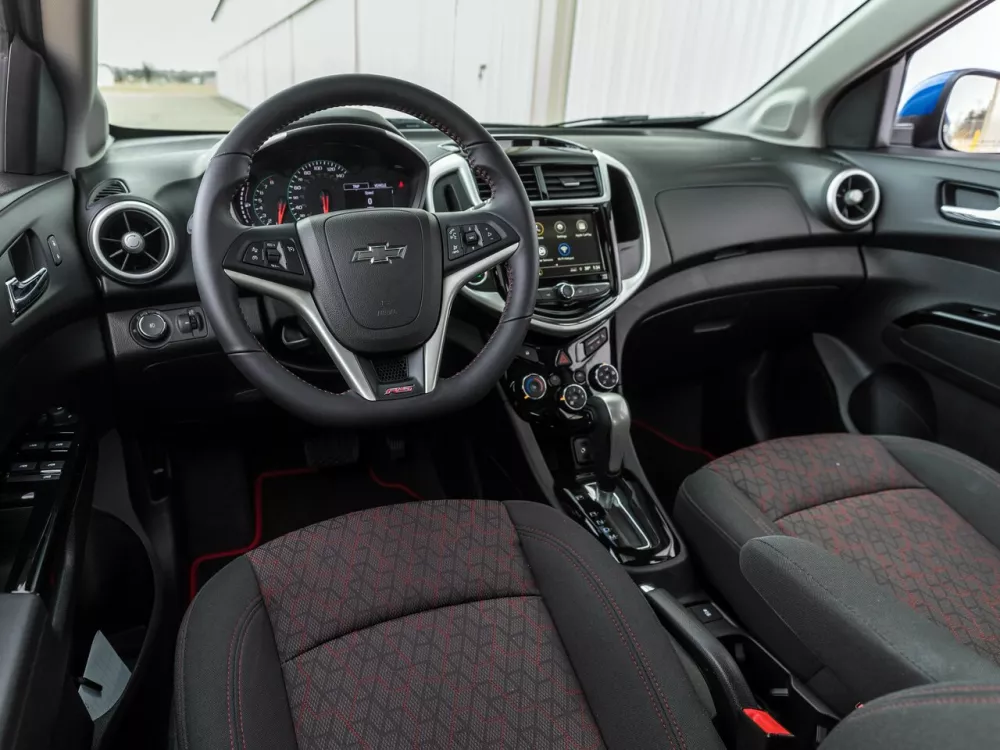 Автомобиль Chevrolet Sonic I Рестайлинг Хэтчбек (5 дверей)