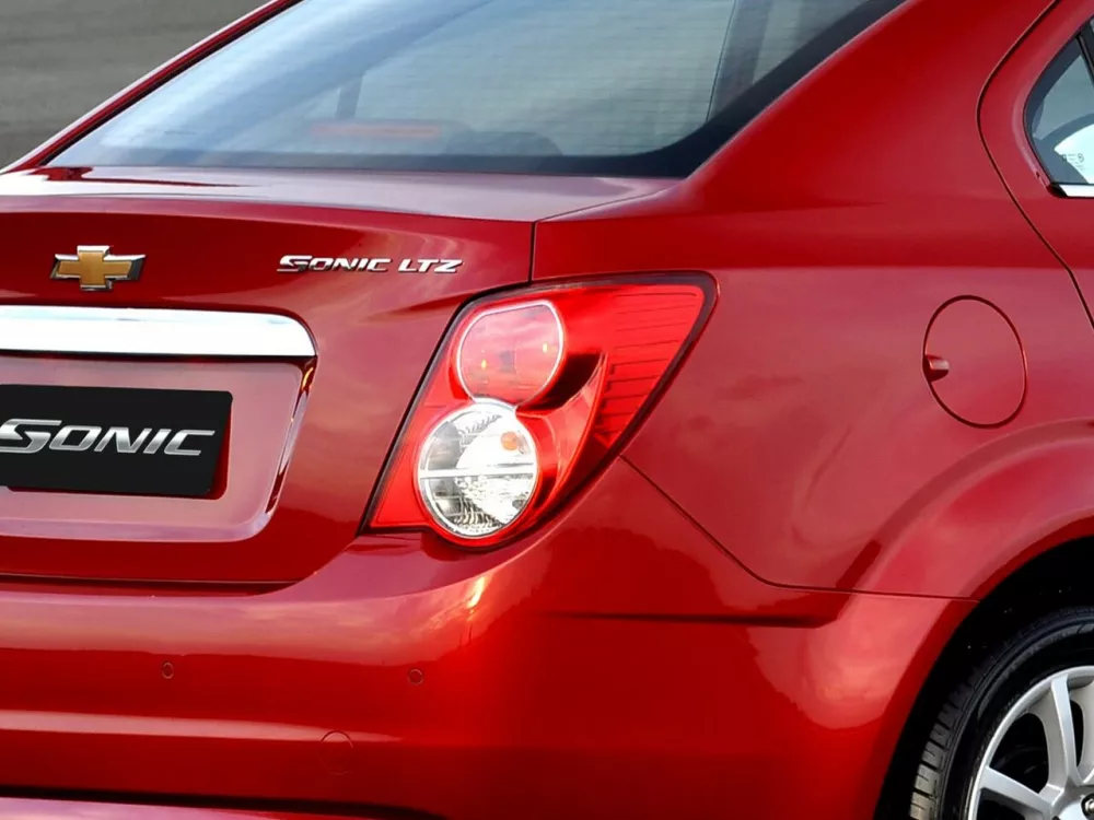Автомобиль Chevrolet Sonic I Седан