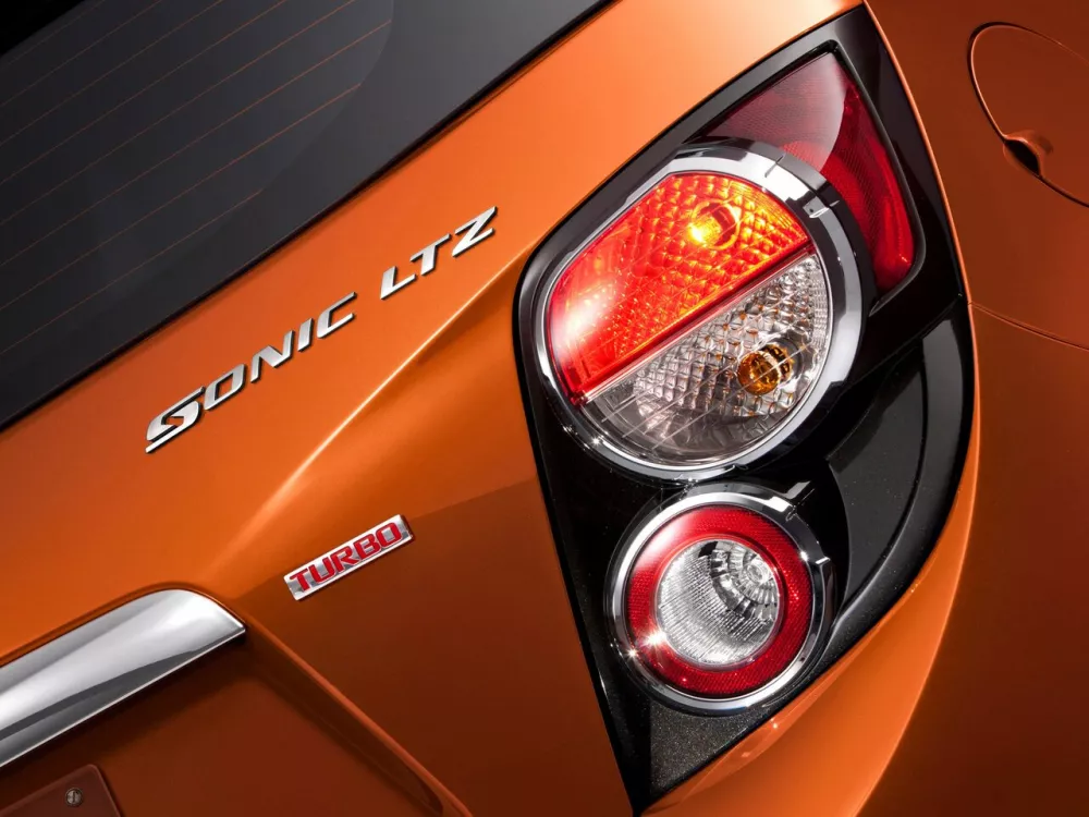 Автомобиль Chevrolet Sonic I Хэтчбек (5 дверей)
