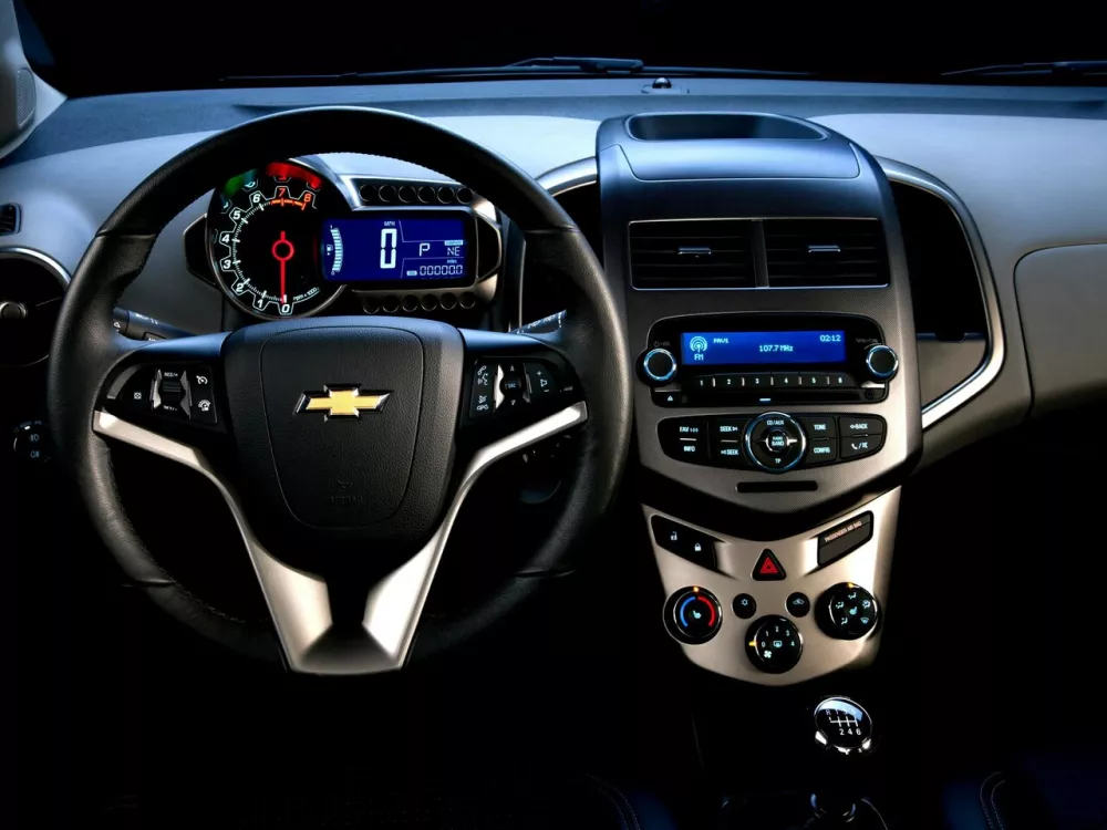 Автомобиль Chevrolet Sonic I Хэтчбек (5 дверей)