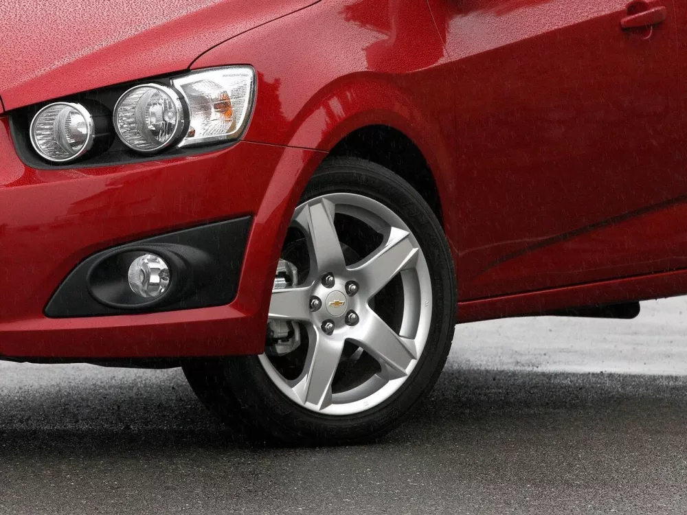 Автомобиль Chevrolet Sonic I Хэтчбек (5 дверей)