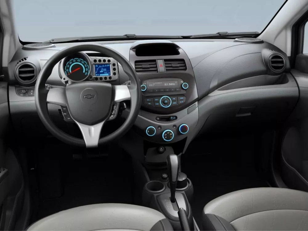 Автомобиль Chevrolet Spark III (M300) Рестайлинг Хэтчбек (5 дверей)