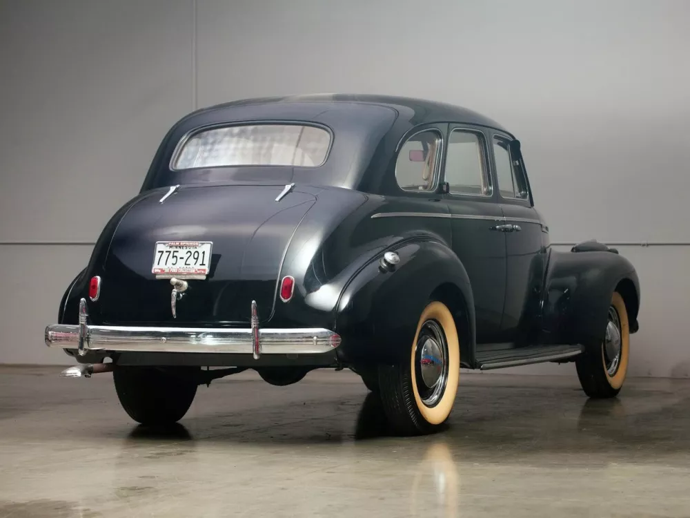 Автомобиль Chevrolet Special DeLuxe Седан