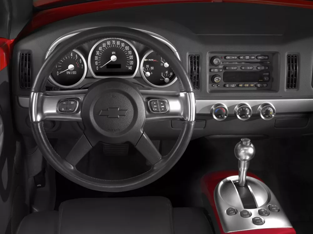 Автомобиль Chevrolet SSR Пикап Одинарная кабина