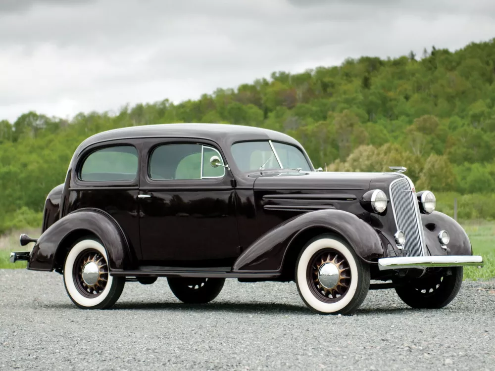 Автомобиль Chevrolet Standard Седан 2 дв.