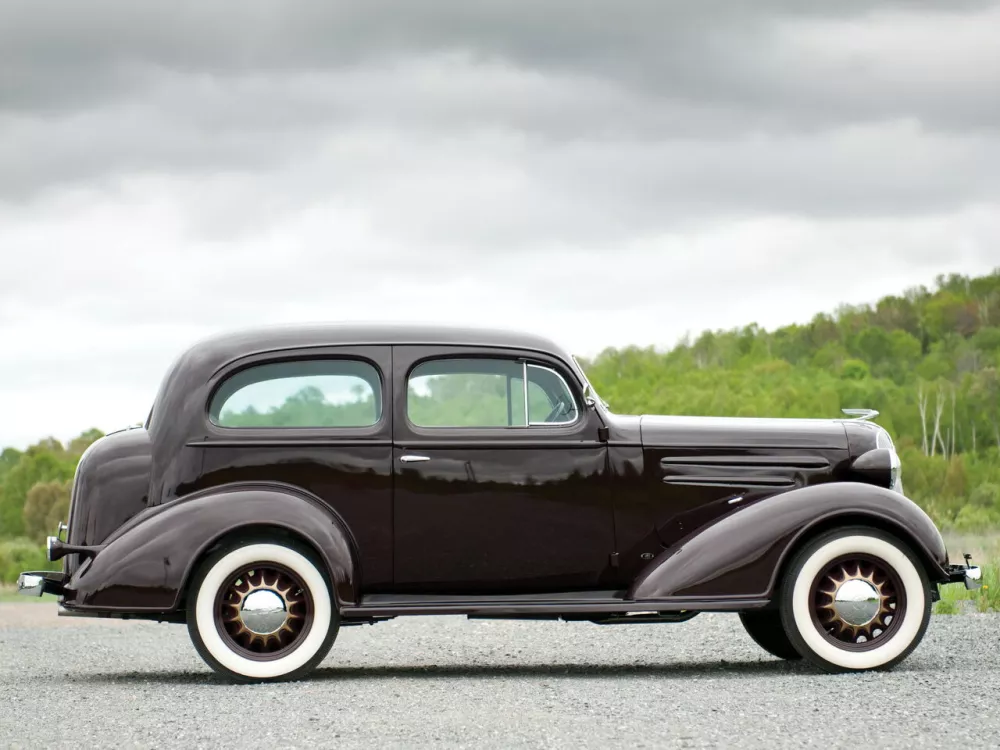 Автомобиль Chevrolet Standard Седан 2 дв.