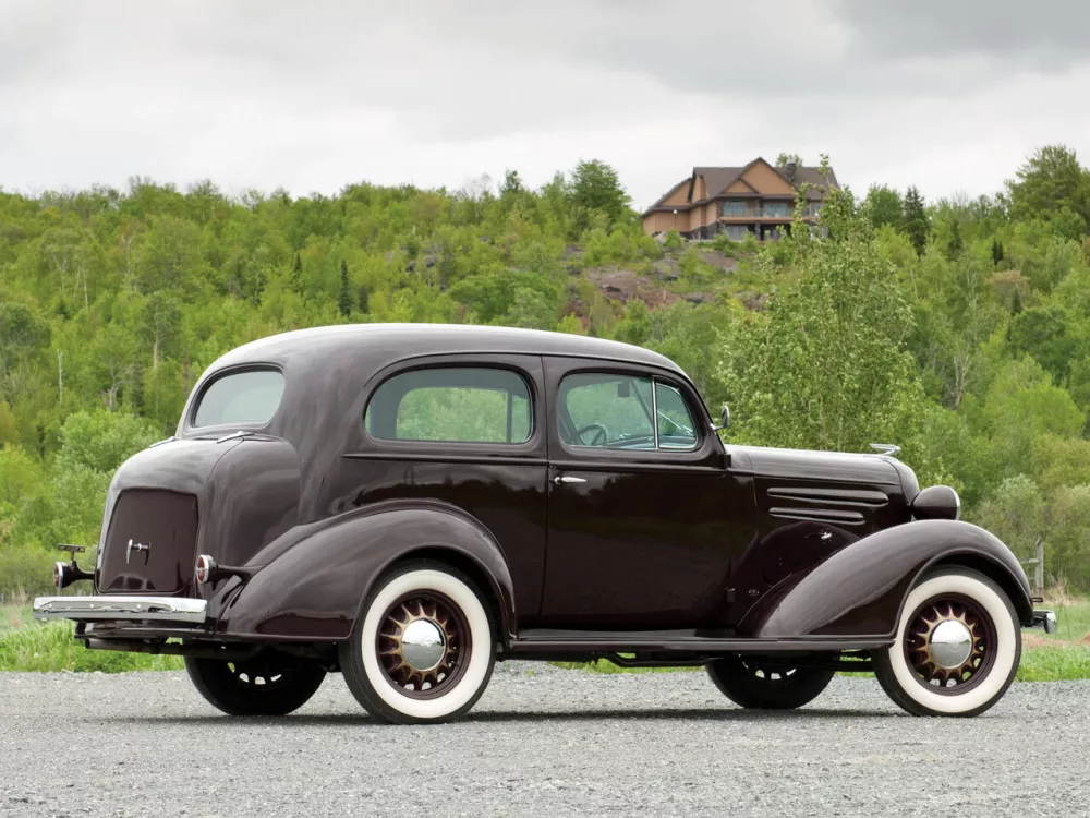 Автомобиль Chevrolet Standard Седан 2 дв.