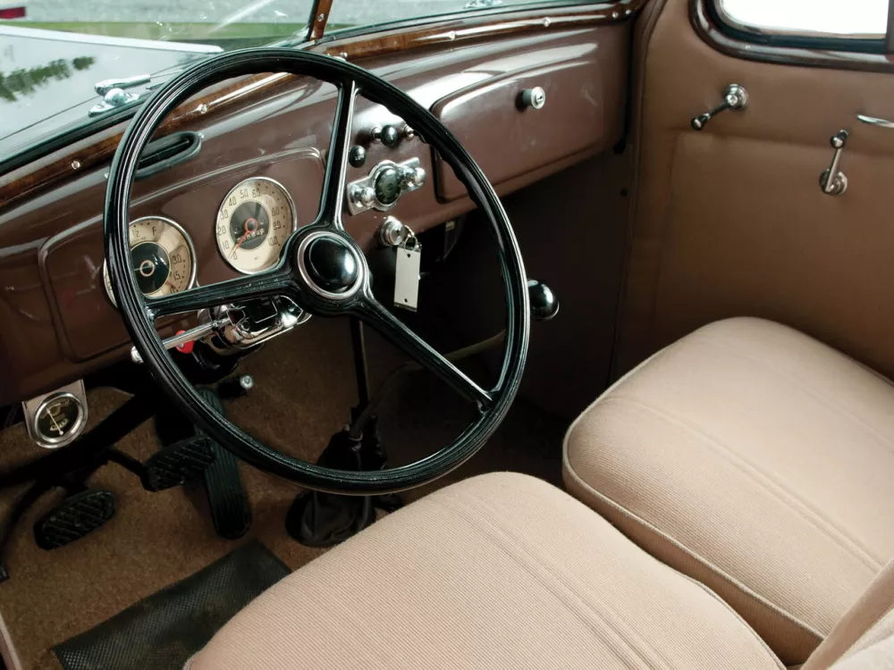 Автомобиль Chevrolet Standard Седан 2 дв.