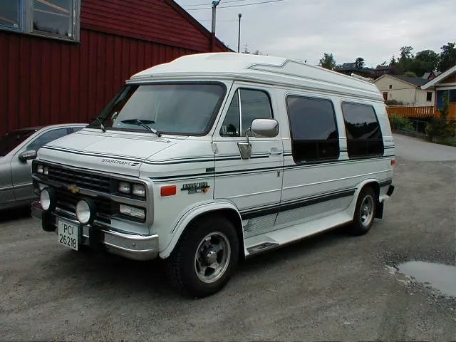 Автомобиль Chevrolet Starcraft Минивэн