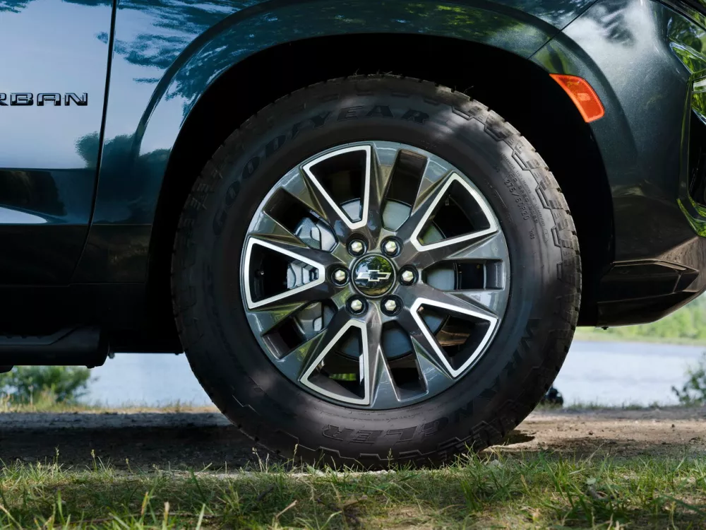 Автомобиль Chevrolet Suburban XII Внедорожник (5 дверей)