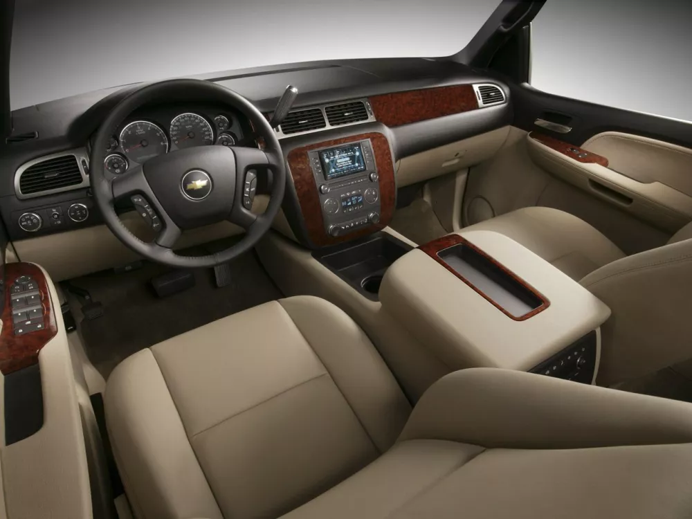 Автомобиль Chevrolet Suburban X Внедорожник (5 дверей)