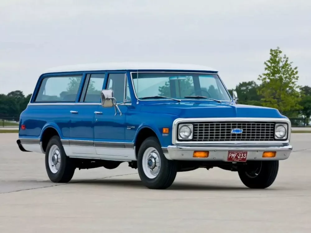 Автомобиль Chevrolet Suburban VI Внедорожник (5 дверей)