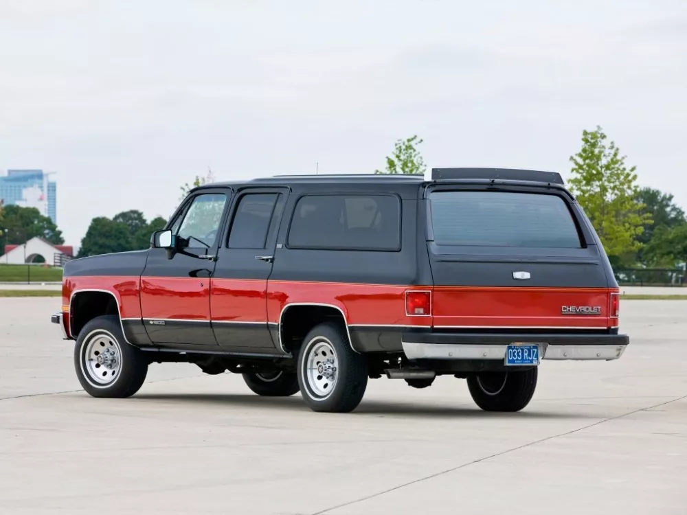 Автомобиль Chevrolet Suburban VII Внедорожник (5 дверей)