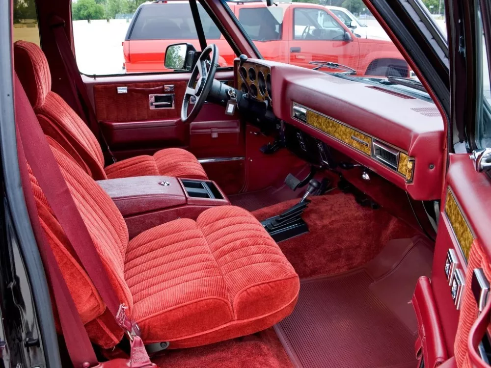 Автомобиль Chevrolet Suburban VII Внедорожник (5 дверей)