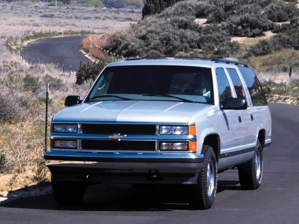 Автомобиль Chevrolet Suburban VIII Внедорожник (5 дверей)