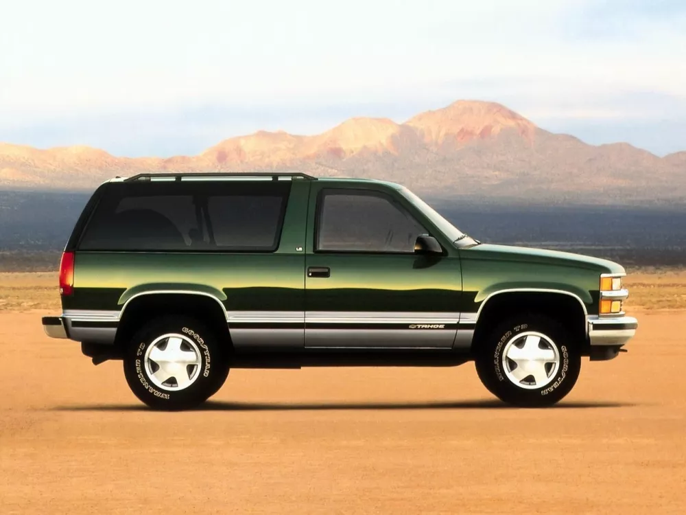 Автомобиль Chevrolet Tahoe I Внедорожник (3 двери)