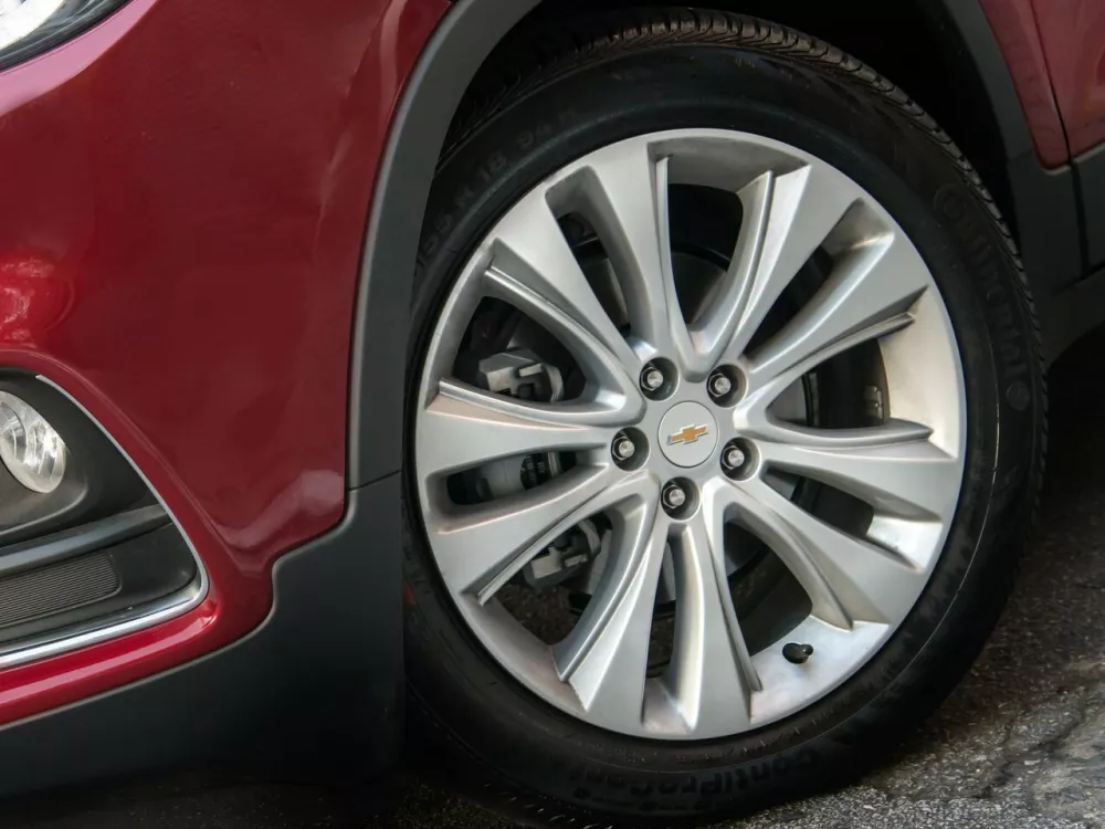 Автомобиль Chevrolet Tracker III Рестайлинг Внедорожник (5 дверей)