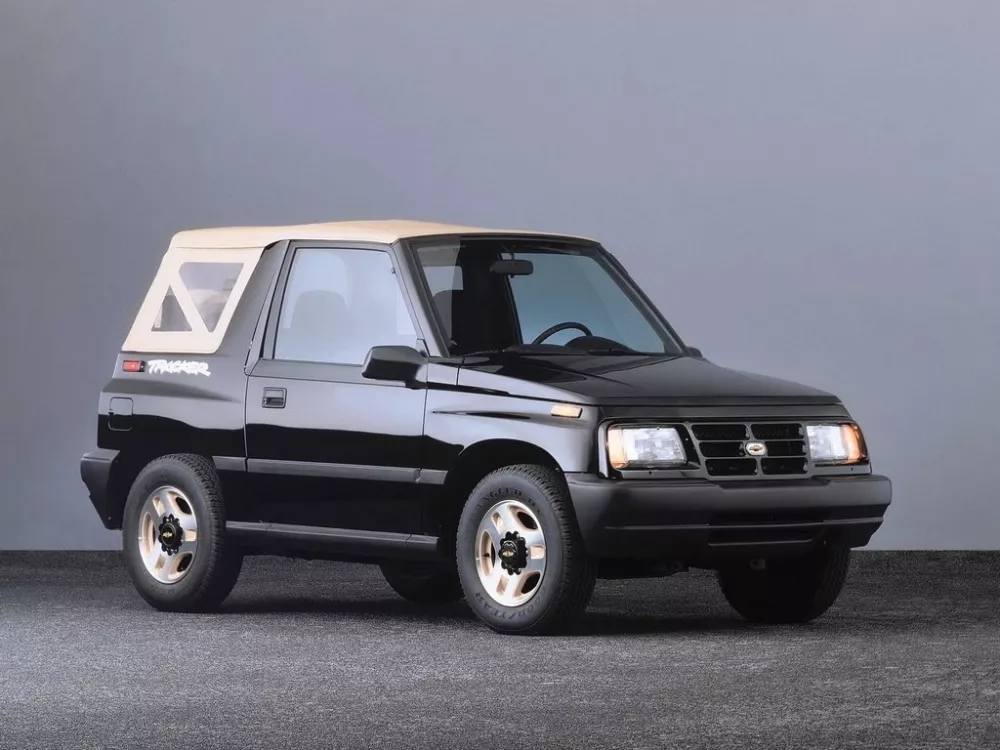 Автомобиль Chevrolet Tracker I Внедорожник открытый