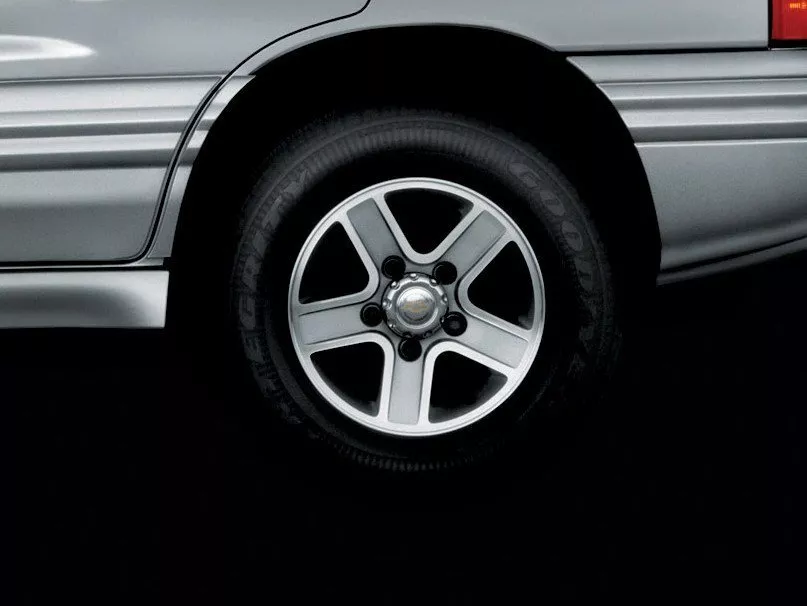 Автомобиль Chevrolet Tracker II Внедорожник (5 дверей)