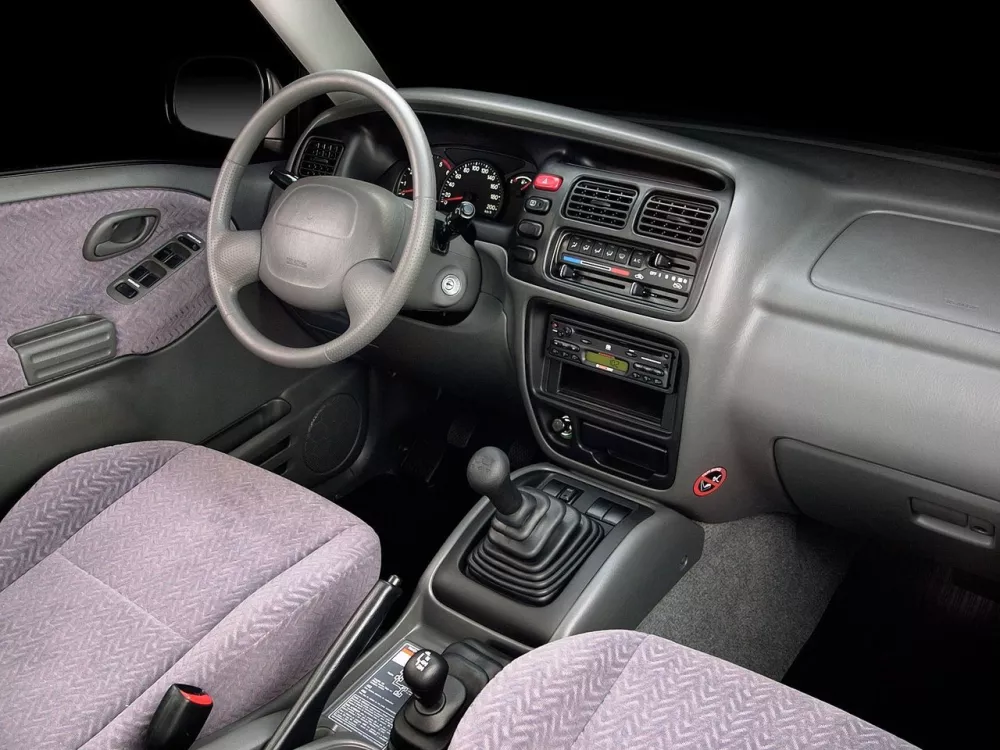 Автомобиль Chevrolet Tracker II Внедорожник (5 дверей)