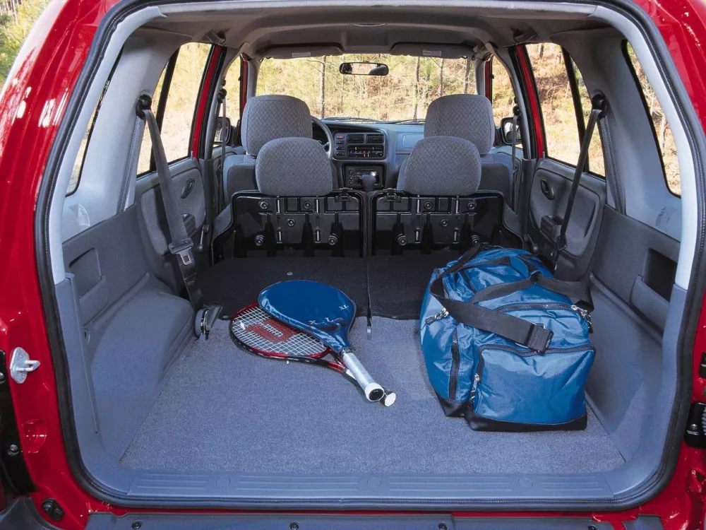 Автомобиль Chevrolet Tracker II Внедорожник (5 дверей)