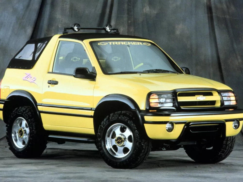 Автомобиль Chevrolet Tracker II Внедорожник открытый