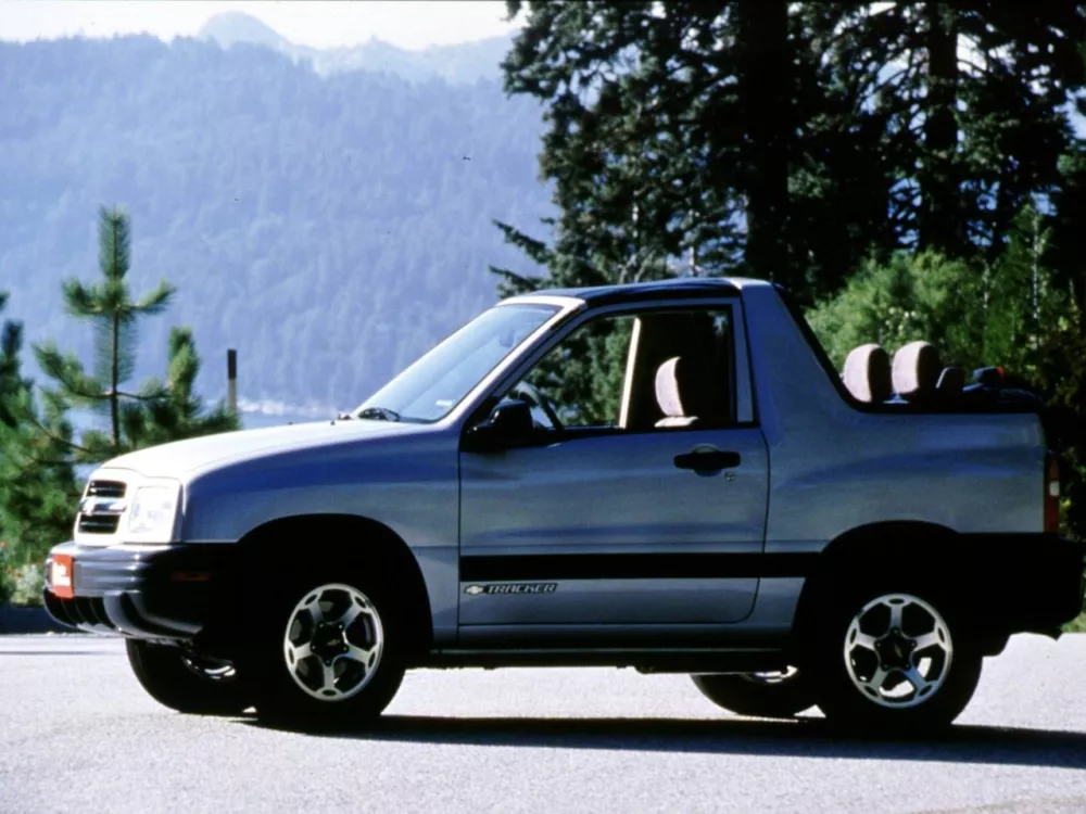 Автомобиль Chevrolet Tracker II Внедорожник открытый