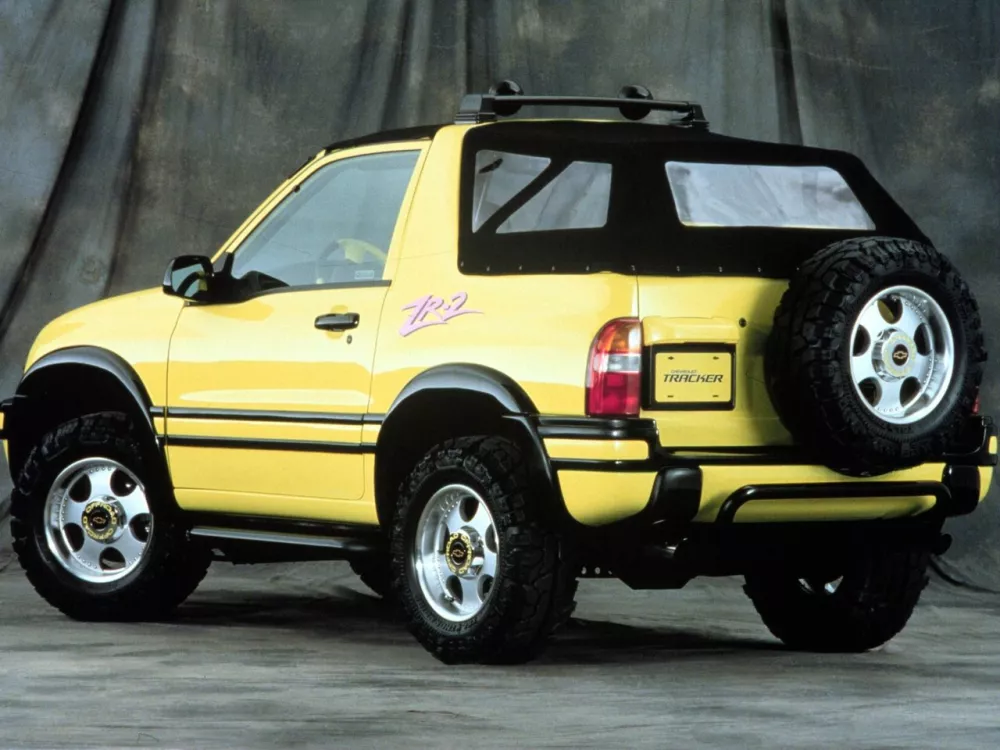 Автомобиль Chevrolet Tracker II Внедорожник открытый