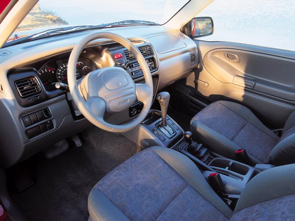 Автомобиль Chevrolet Tracker II Внедорожник открытый