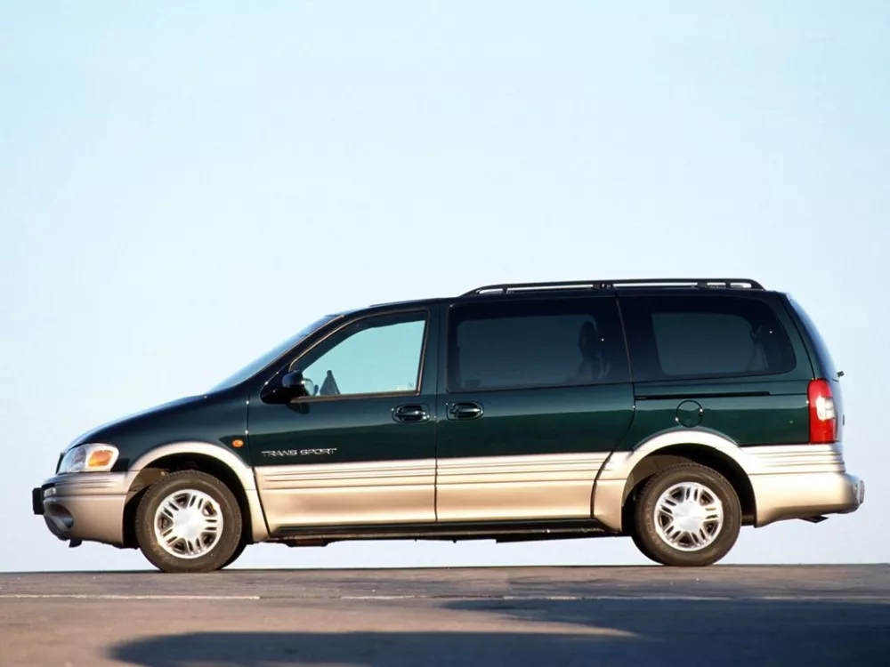 Автомобиль Chevrolet Trans Sport Минивэн