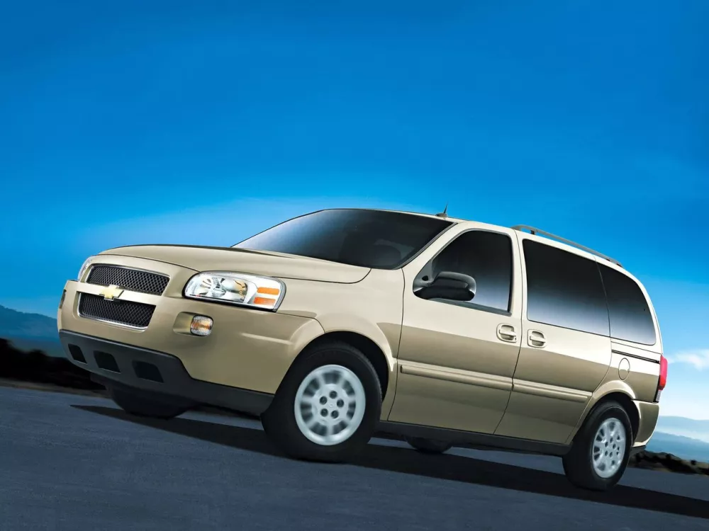 Автомобиль Chevrolet Uplander Минивэн
