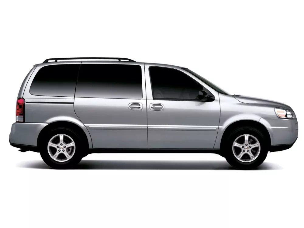 Автомобиль Chevrolet Uplander Минивэн