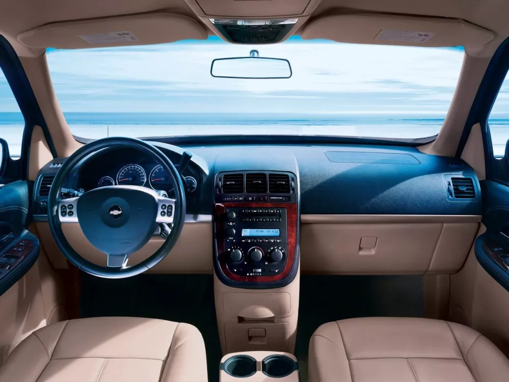 Автомобиль Chevrolet Uplander Минивэн