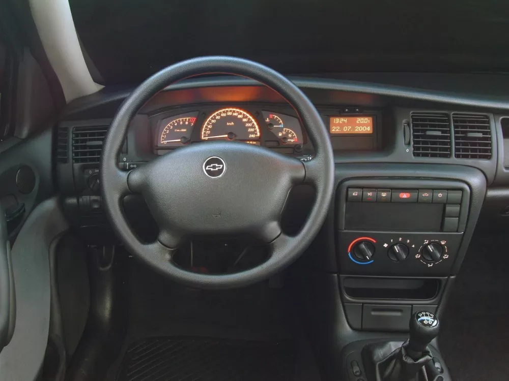Автомобиль Chevrolet Vectra II Седан