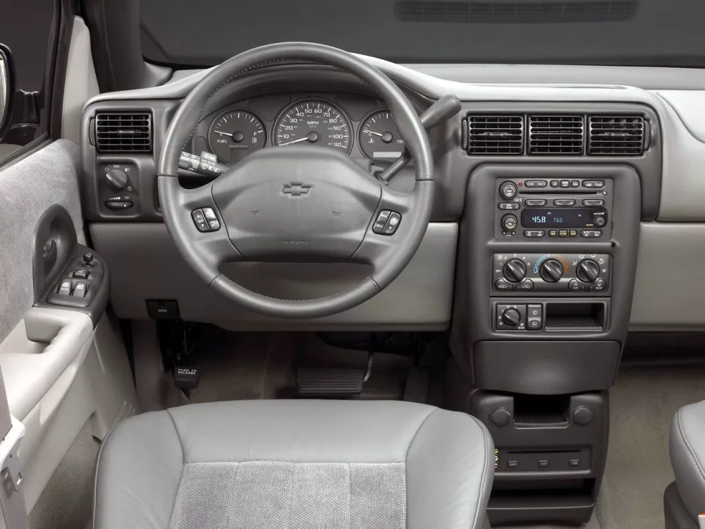 Автомобиль Chevrolet Venture Компактвэн