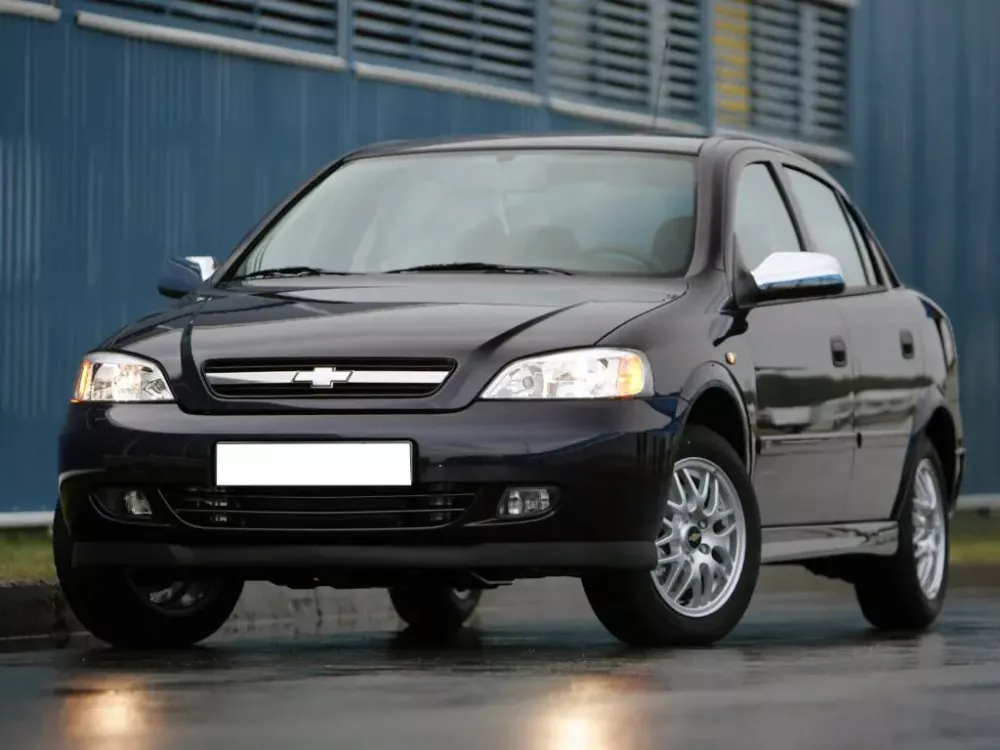 Автомобиль Chevrolet Viva Седан
