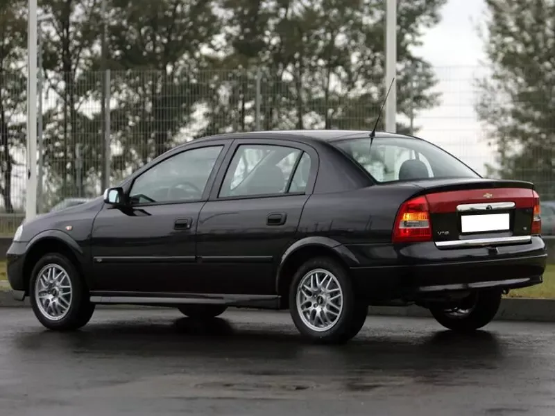 Автомобиль Chevrolet Viva Седан