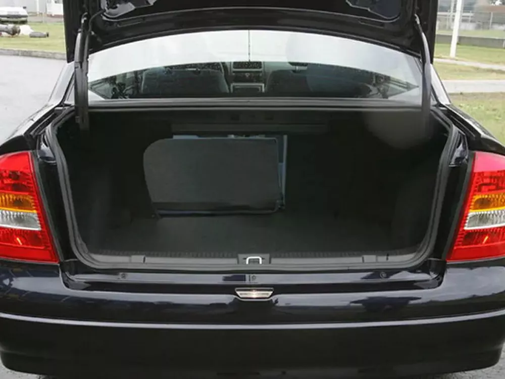 Автомобиль Chevrolet Viva Седан