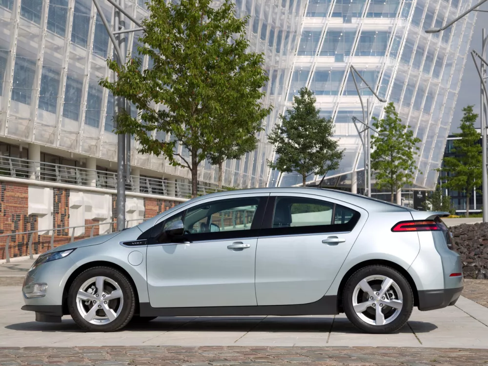 Автомобиль Chevrolet Volt I Хэтчбек (5 дверей)