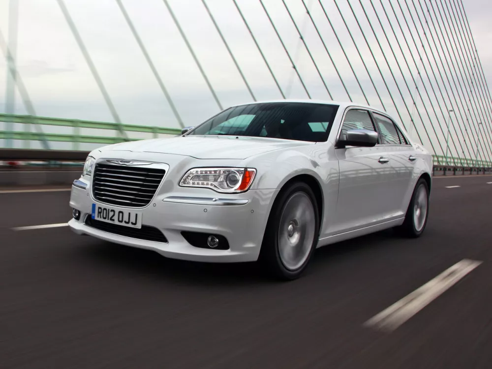 Автомобиль Chrysler 300C II Седан