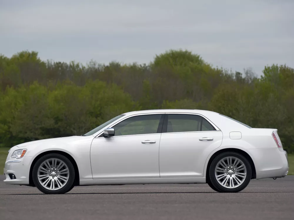 Автомобиль Chrysler 300C II Седан
