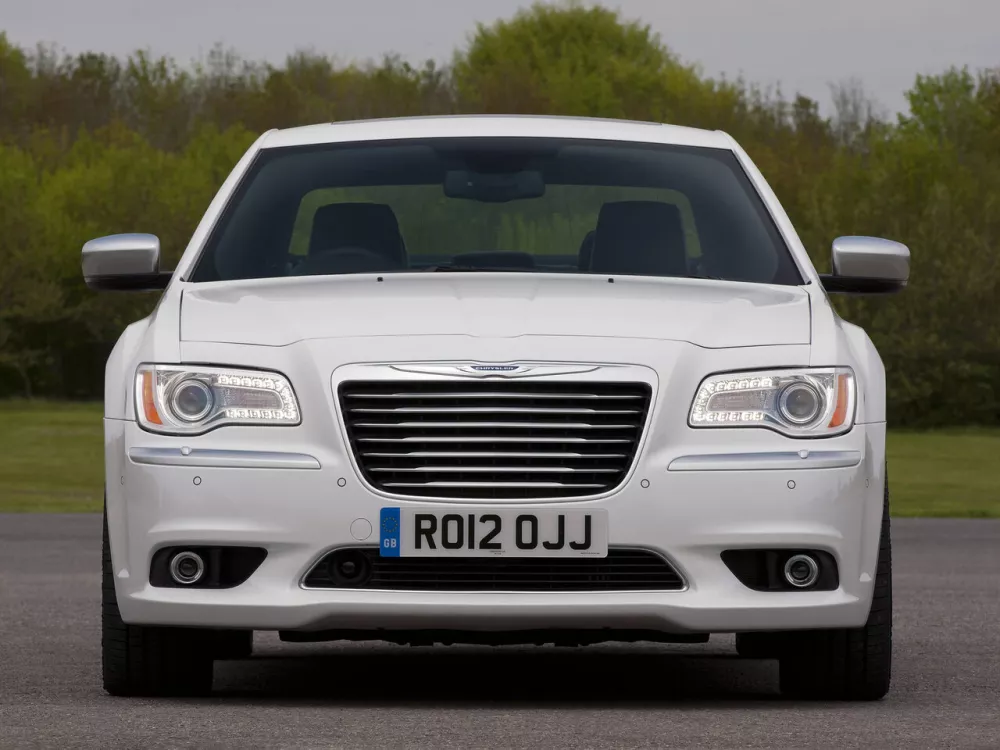 Автомобиль Chrysler 300C II Седан