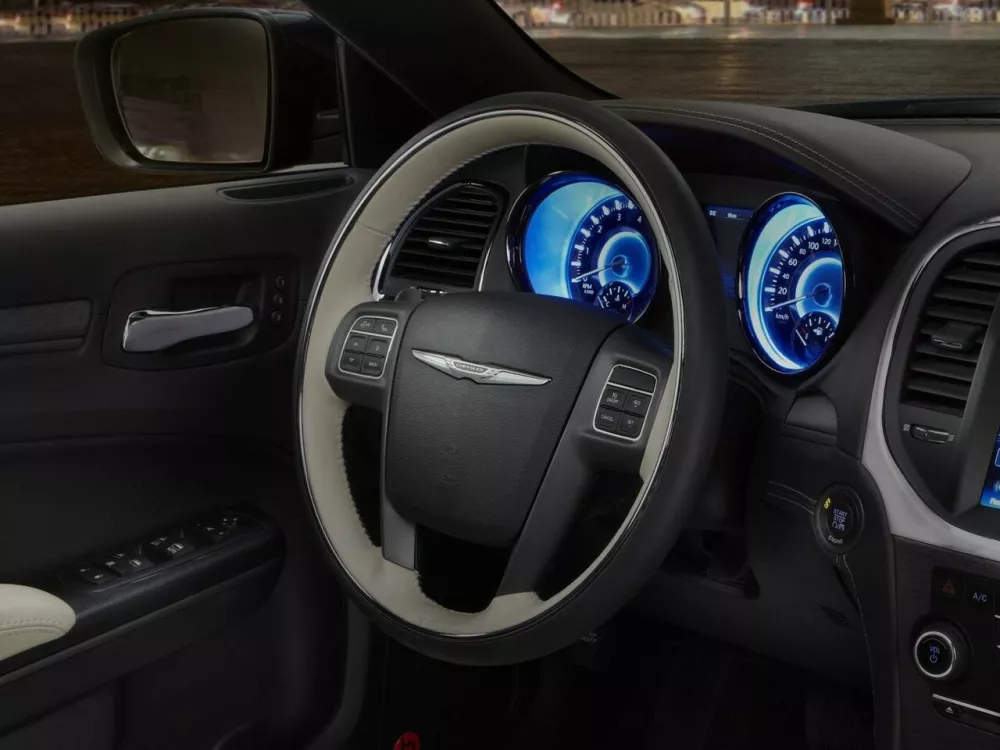 Автомобиль Chrysler 300C II Седан