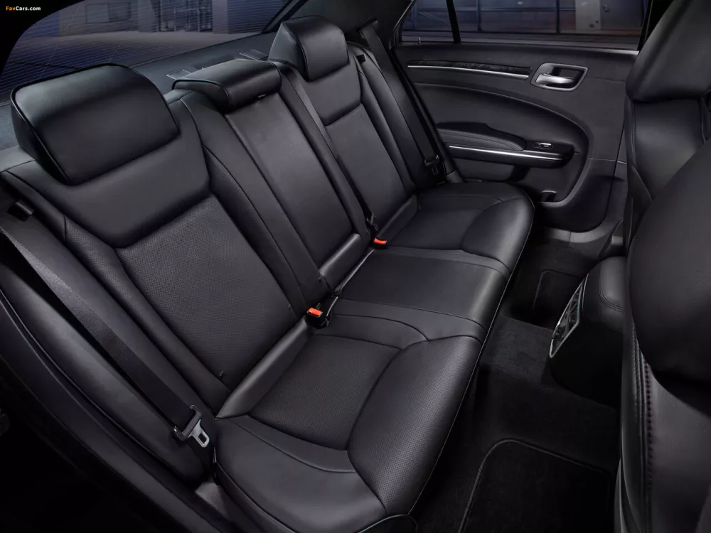 Автомобиль Chrysler 300C II Седан