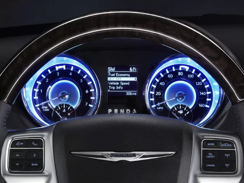 Автомобиль Chrysler 300C II Седан