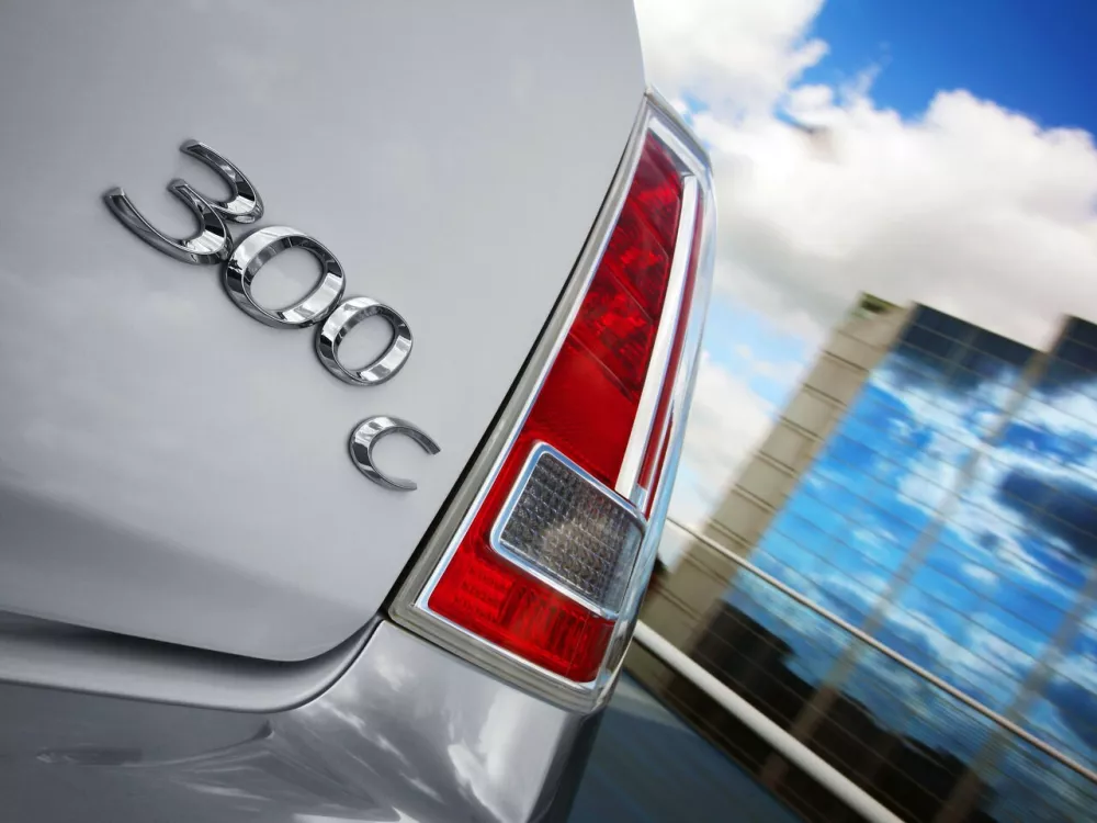 Автомобиль Chrysler 300C II Седан